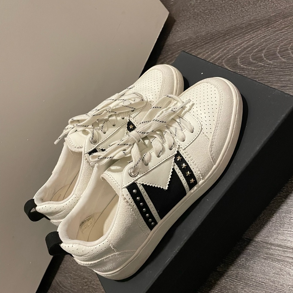 MAJE SNEAKERS WHITE AND BLACK SIZE 7